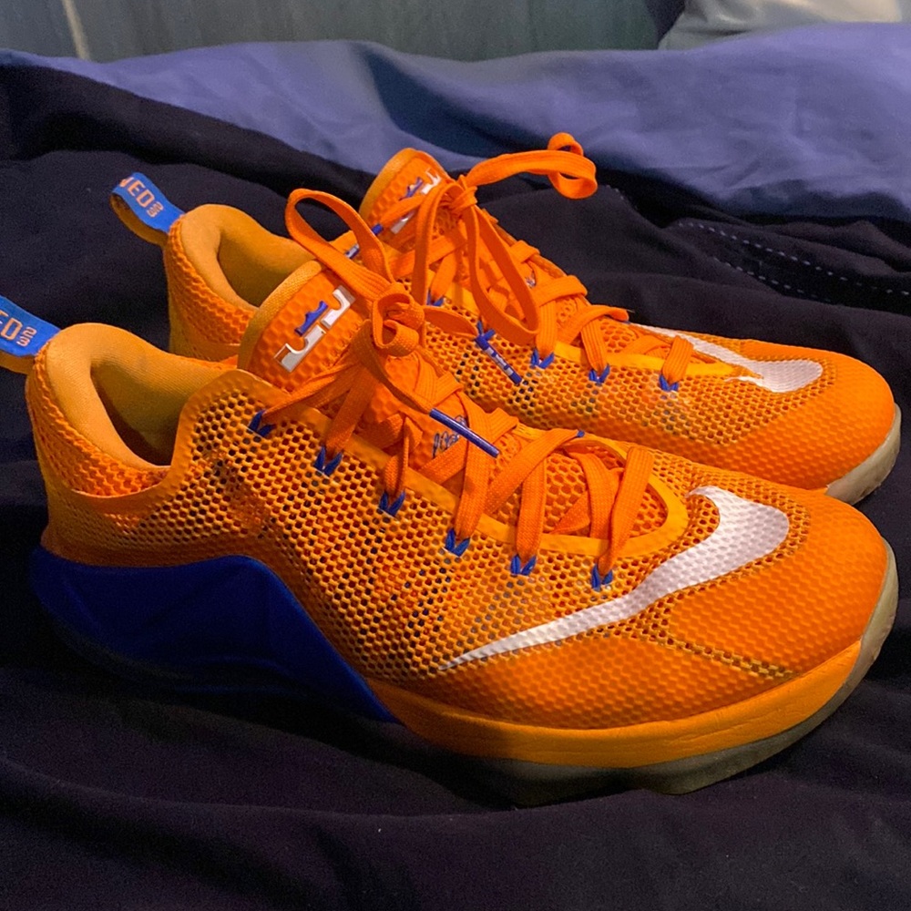 Nike Lebron 12 low “cavs classic” no box size 11(FITS ONE SIZE SMALL)